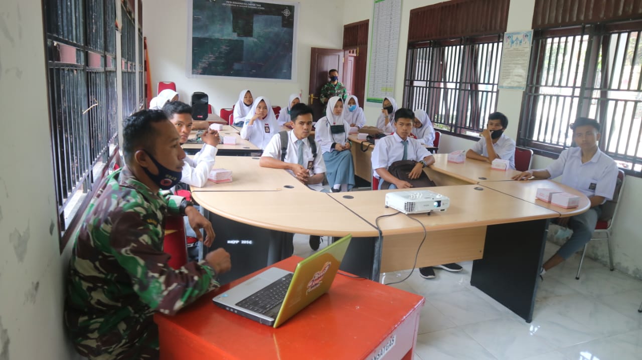 Belajar Daring SMAN 1 Bayang Utara oleh TNI Pessel di Gedung UDKP