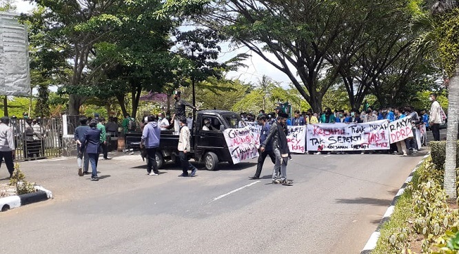 Demo Mahasiswa Gabungan Tanah Datar (21/10)