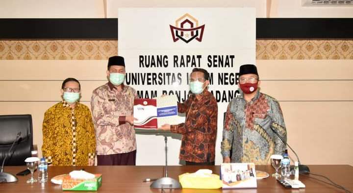 IAIN Batusangkar saat  penandatangan MoU dengan UIN Padang. (10/10/2020)