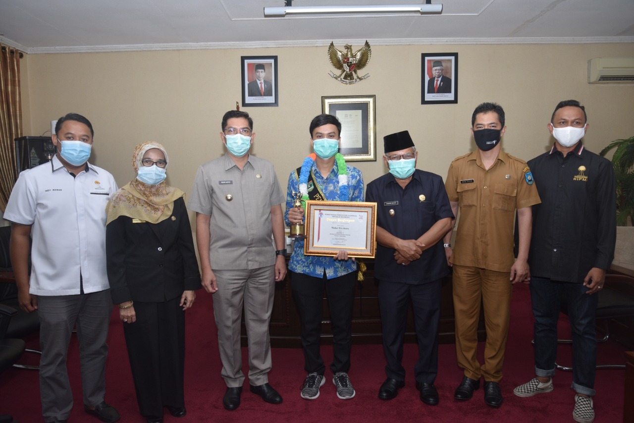 Moment Fadhel bersama Pemerintak kota Sawahlunto lepas menerima gelar juara..