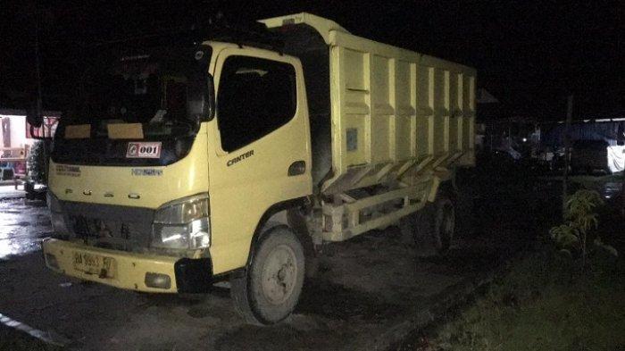 Dump truck yang diduga melindas Korban M