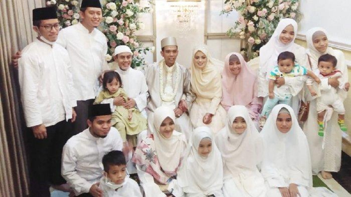 foto : Pernikahan Ustaz Abdul Somad (UAS) dan Fatimah bersama Keluarga Besar