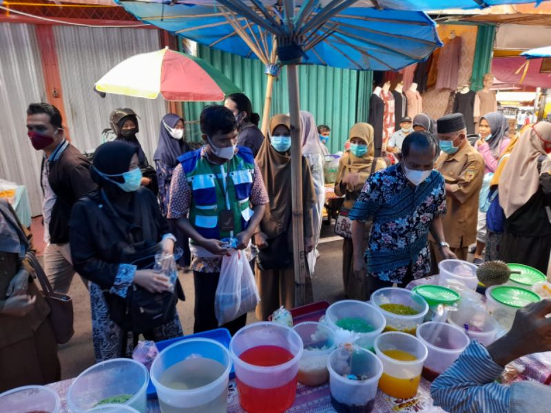 BBPOM Padang Uji Makanan Pasar Pabukoan Di Tanah Datar, Ini Hasilnya