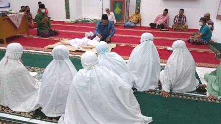 Jemaah masjid Badriyah Abdul Azis Ismael Lansano Lubuk Basung, pelatihan penyelenggaraan jenazah