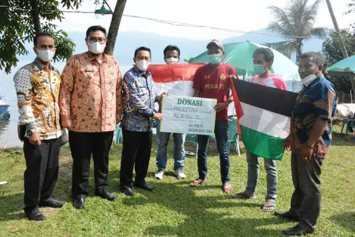 foto : Persatuan Sepakbola Batutaba (PSB) FC, bersama Bupati Tanah Datar dan Wakil (dok.Pede/Klikkoran).