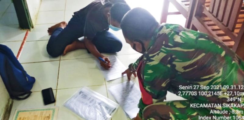 Pendaftaran Calon Tamtama TNI AD Gel II, Koramil 04 Sikakap Lakukan Pengecekan Kelengkapan Administrasi