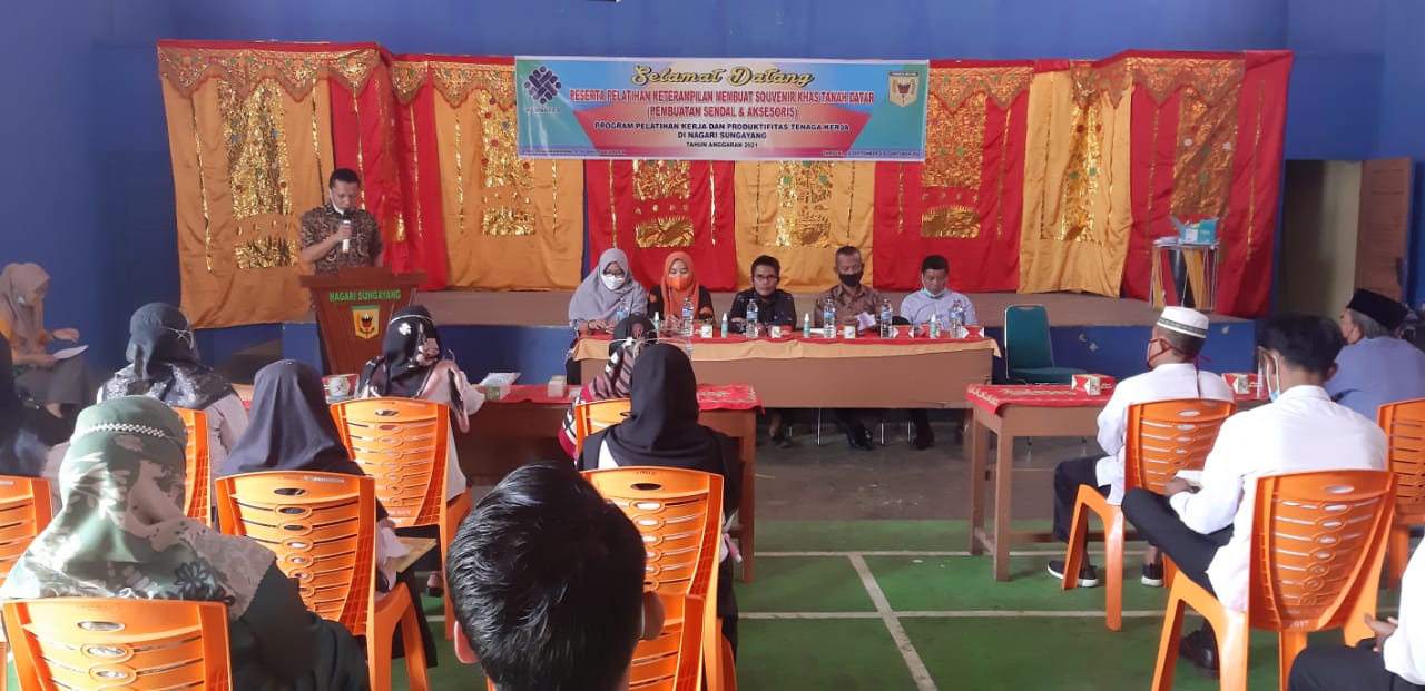 Budi Syafputra, SE. Kasi Binapenta membuka pelatihan berbasis kompetensi