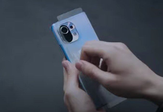 Intip Bocoran Desain Xiaomi 12 - Smartphone Mirip Cyclops Dengan Teknologi Pelapisan Terbaru