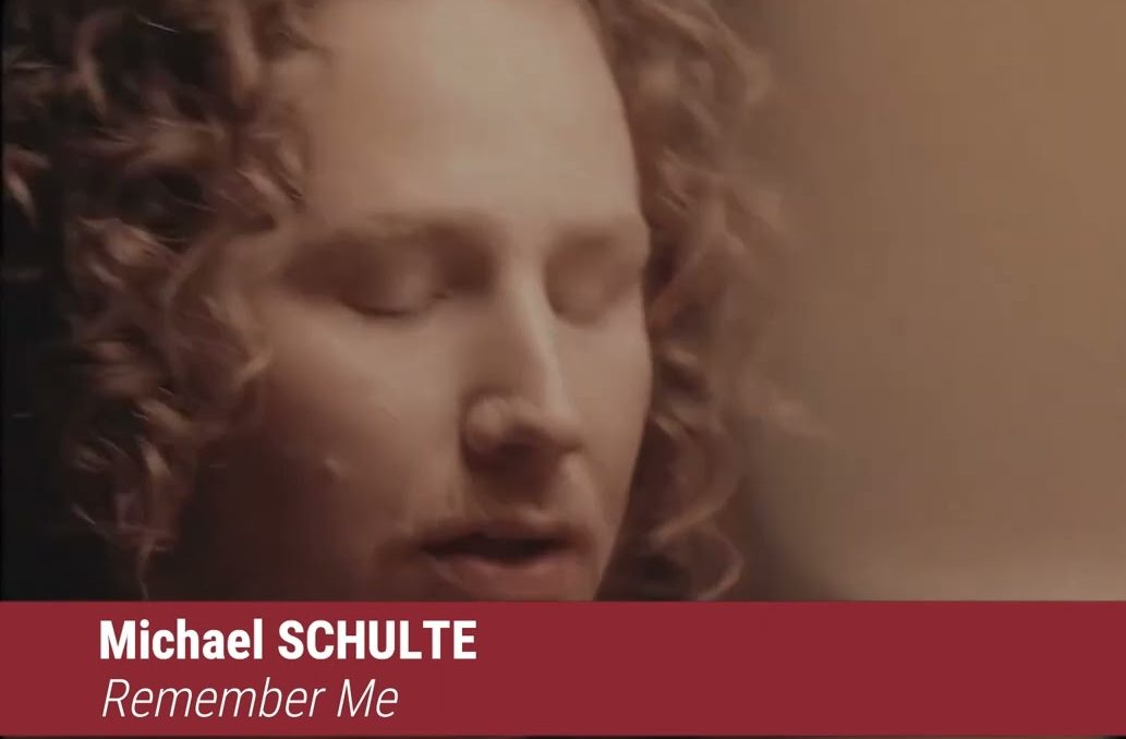 Michael Schulte menyanyikan lagu Remember Me (YouTube)