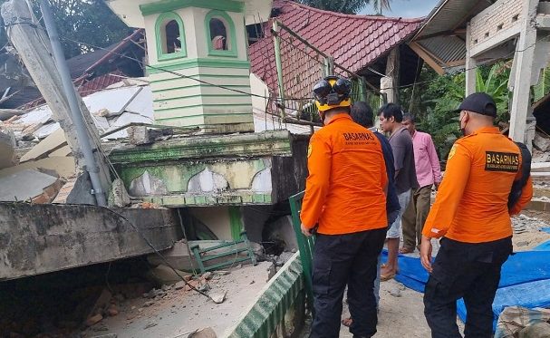 Bangunan runtuh pasca gempa Pasaman Barat. (Foto: Dok. Basarnas)