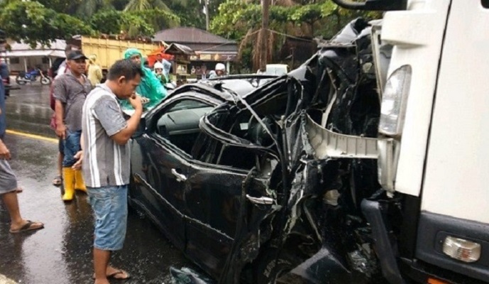 Kondisi mobil Camat Palembayan yang mengalami kecelakaan. (Foto: Dok. Polres Agam)