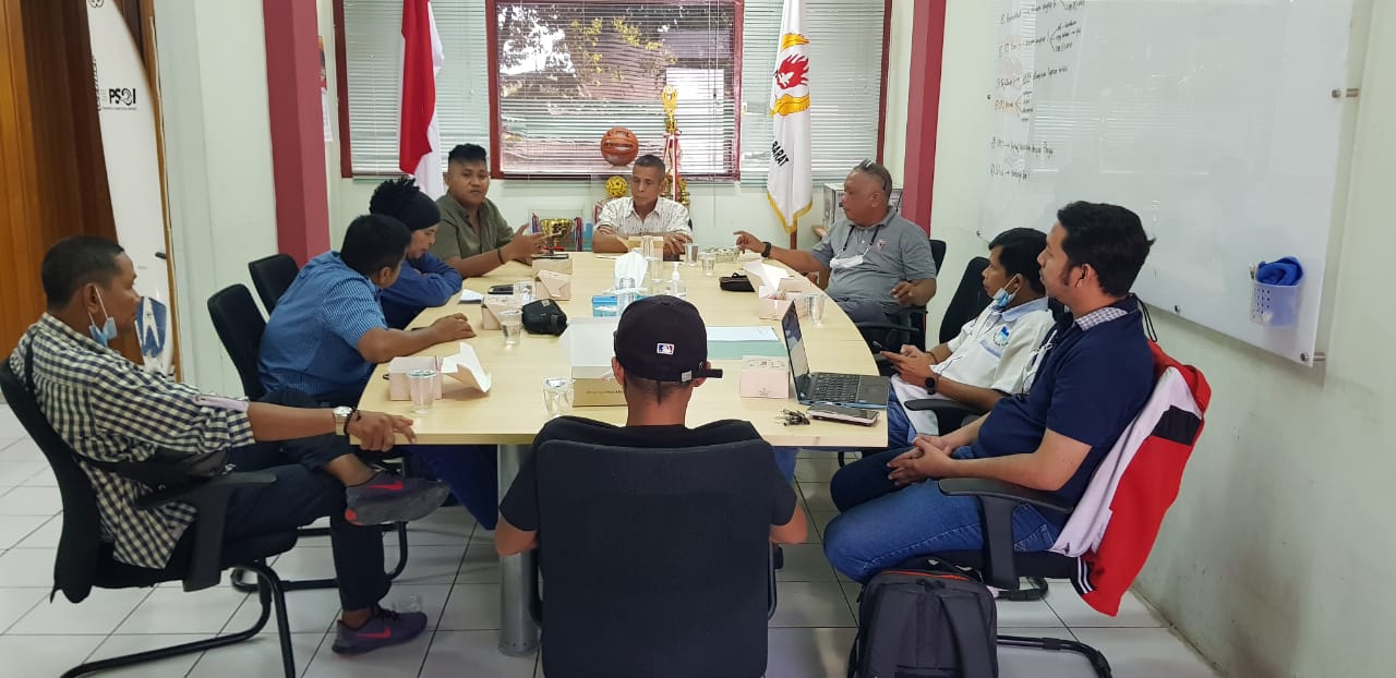 KONI Sumbar tengah rapat terkait pembahasan reward pembinaan atlet berprestasi di PON XX Papua. (Foto: Humas KONI Sumbar)