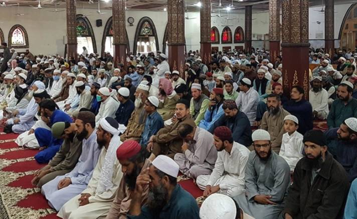Contoh Khotbah Jumat Ramadhan 29 April 2022 'Nasihat Setelah Ramadhan Berlalu'   [Asad Hashim/Al Jazeera]