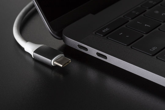4 Keunggulan Kabel USB Type C, yang Akan Menggantikan USB Mikro (Foto: Adobe Stock/ Klikkoran)