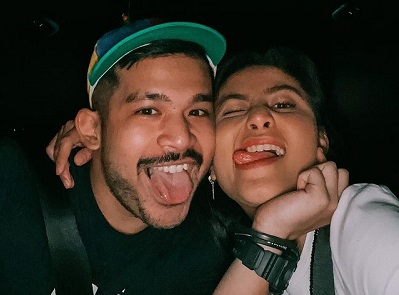 Awkarin dan pacar barunya Ariel Nayaka. (Foto: Instagram Awkarin)Awkarin pacari mantan pacar sahabatnya Erika Carlina
