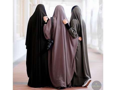 Keutamaan Jilbab bagi wanita muslim, (Foto: Pinterest)hijab wanita muslimahHijab sebagai lifestyle, (Foto: Bombastis)Khimar (Foto: Instagram Larissachou)Keutamaan Jilbab bagi wanita muslim, (Foto: Pinterest)Burqo' (Foto: Tagar.id)