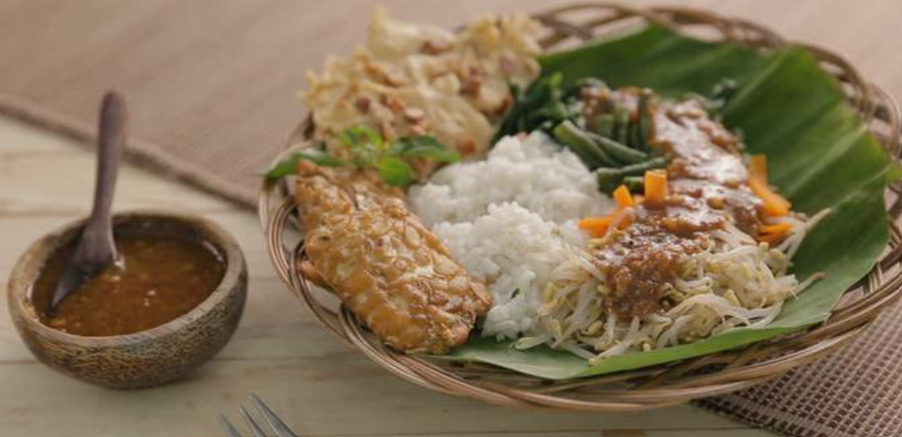 Makan ketoprak sama gado gado kurang enak tanpa ( sumber foto : pexels )