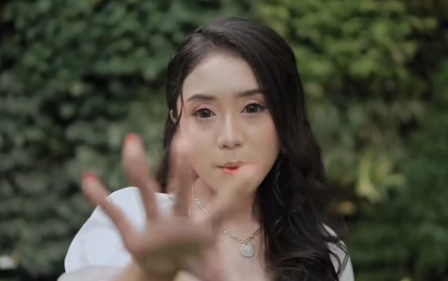Arti Lagu Sunda Runtah Musik DJ yang Viral di TikTok, Cek Makna Liriknya Guys Biar Paham!/ Capture youtube: Azmy Z