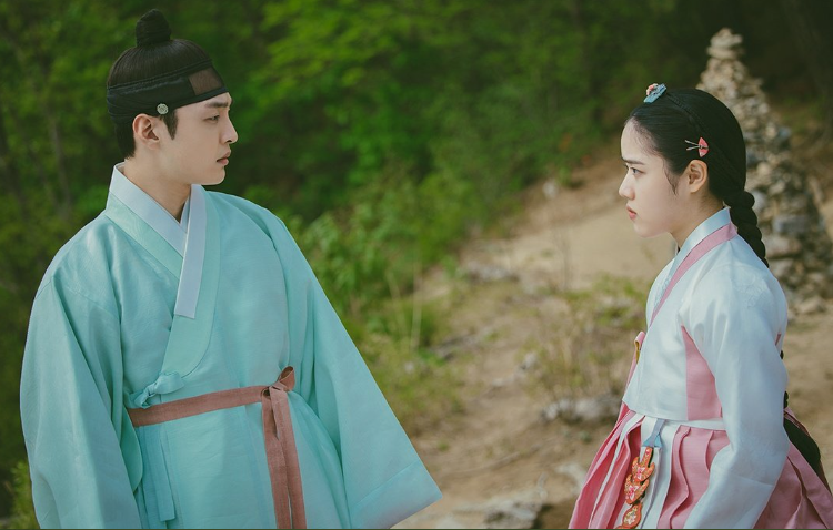 Kim Hyang Gi dan Kim Min Jae dalam Drama Korea Poong The Joseon Psychiatrist (foto: tvN)