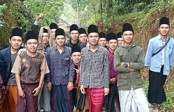 Tebakan: Negara Apa yang Mayoritas Penduduknya Cowok Semua 10 Huruf? (TTS) Jangan Ngakak Liat Jawabannya Gaes