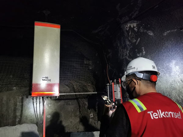  Telkomsel dan PT Freeport Indonesia (PTFI) menghadirkan penerapan 5G Underground Smart Mining pertama di Asia Tenggara yang secara resmi diluncurkan oleh Presiden RI Joko Widodo dan dihadiri juga oleh Menteri BUMN, Menteri ESDM, Menteri Investasi/Kepala 