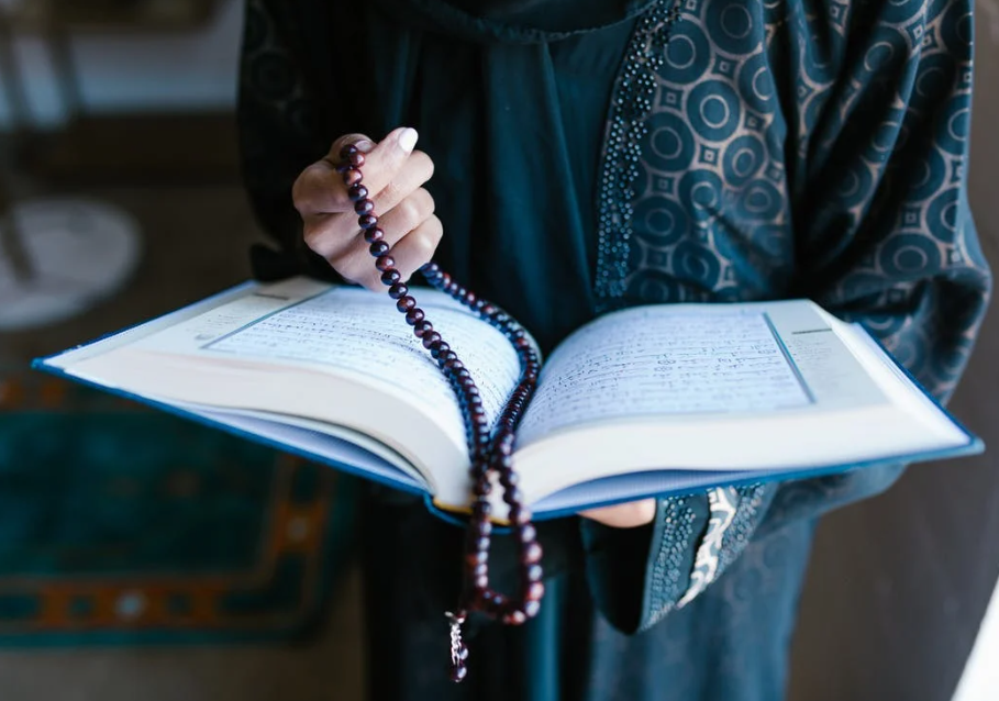 Bacaan Yasin 83 Ayat Teks Latin dan Arab untuk Pelengkap Doa Tahlilan di Malam Jumat serta Artinya/pexels