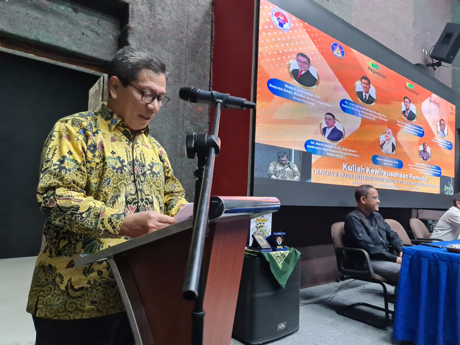 Rektor ISI Padangpanjang, Prof. Dr. Novesar Jamarun, MS memberikan sambutan