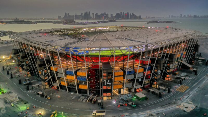 Stadium 974. (Foto: Deezen)Lusail Iconic Stadium. (Foto: Qatar2022)Al Bayt Stadium. (FOTO: QATAR'S SUPREME COMMITTEE FOR DELIVERY AND LEGACY / AFP)Al Janoub Stadium, (Foto: Qatar2022)Ahmad Bin Ali Stadium. (Foto: Peninsula Qatar)Khalifa International Stad