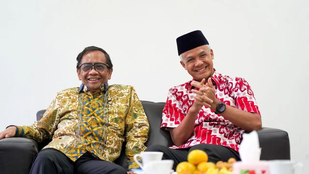 Pertemuan Ganjar Pranowo dan Mahfud MD di Kampus Universitas Wahid Hasyim Semarang (foto: Instagram @mohmahfudmd)