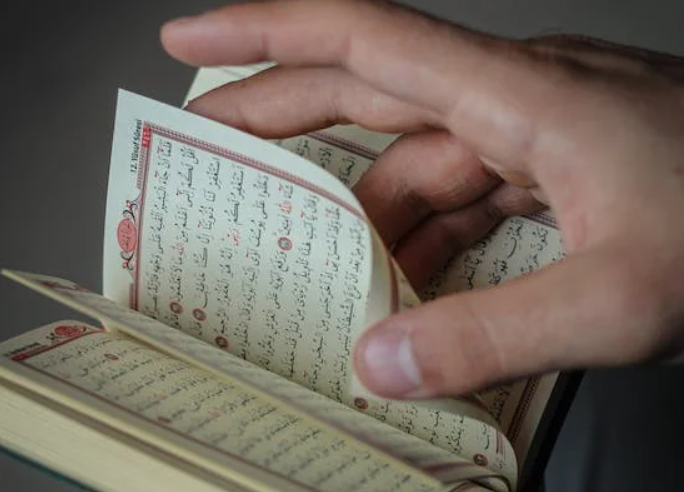 Arti Kata Anhum atau  Fa'Fu Anhum dalam Islam Adalah Apa Ini Makna Surat Ali Imran ayat 159 (foto: beytlik/pexels)
