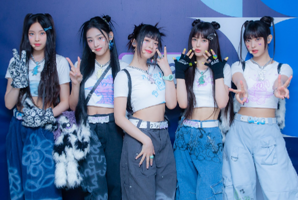 NewJeans Menjadi Grup Idol Pertama Dalam Sejarah Yang Menempati Peringkat 3 Teratas Di Chart Bulanan Melon (Foto : Twitter NewJeans)