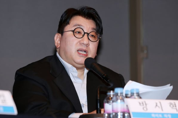 Bang Si Hyuk Menjawab Pertanyaan Apakah HYBE 'Kalah' dalam Pertempuran Akuisisi SM Melawan Kakao (Foto : Allkpop)