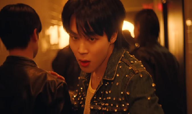 Jimin BTS Seperti Mencari Tempat Pelarian di MV 'Like Crazy' (Foto : Tangkap Layar Youtube)Mengusung Genre Synth Pop, Inilah Makna Lirik Lagu 'Like Crazy' by Jimin BTS beserta Artinya dalam Bahasa Indonesia (Foto : Tangkap Layar Youtube)