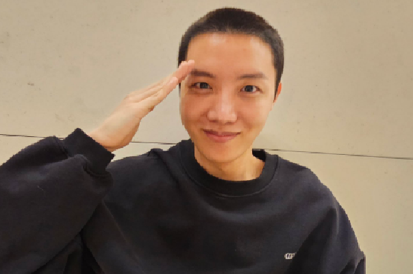 ARMY Disuguhi Foto-foto Terbaru dari J-Hope BTS Di Militer (Foto : Weverse)