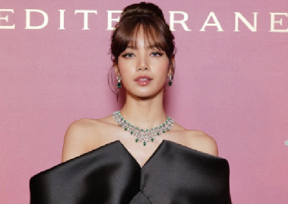 Lisa BLACKPINK Pancarkan Keanggunan dan Glamor di BULGARI MEDITERRANEA Gala di Venesia, Italia (Foto : Pop Base)
