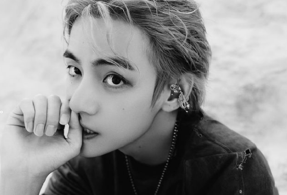 Hari Pertama Rilis, 'Layover' V BTS Langsung Cetak Rekor Hanteo Sebagai Album dengan Penjualan Tertinggi oleh Artis Solo (Foto: Instagram/@bts.bighitofficial)