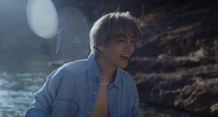 V BTS Melucurkan MV 'Slow Dancing', Lagu Utama Dari Album Solonya 'Layover' (Foto: Youtube/HYBE LABELS)