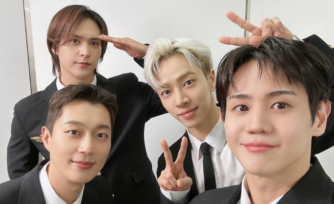 Highlight Akan Mengeluarkan Single Digital 'Give You My All' untuk Rayakan Anniversary Grup Ke-14 (Foto: Twitter/@Highlight_AUent)