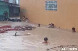 Banjir di daerah Kecamatan Lubuk Begalung, Kota Padang. (Foto: Istimewa)