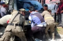 Penderekan mobil yang langgar Trantibum di Kota Padang. (Foto: Istimewa)