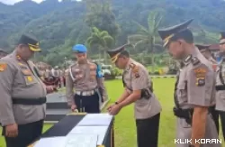 Serah terima jabatan Wakapolres Padang Panjang. (Foto: Langgam)