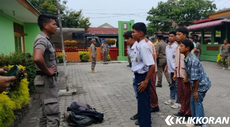 Sejumlah pelajar saat diamankan Satpol PP Padang. (Foto: Humas Satpol PP Padang)