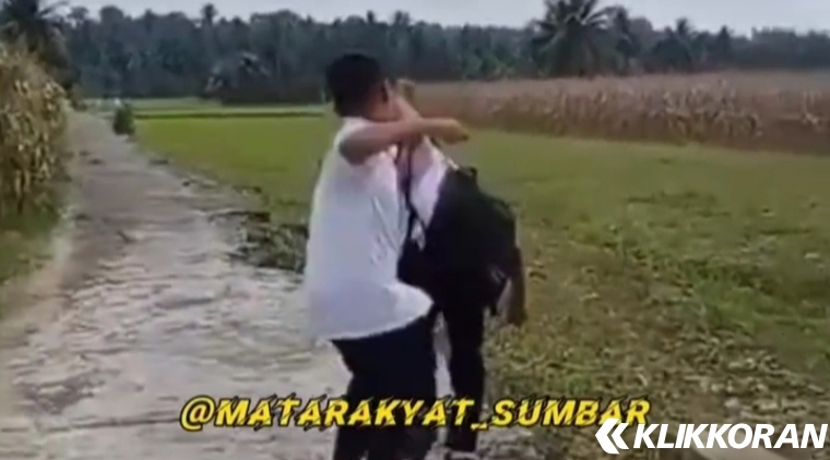 Tangkapan layar aksi perundungan siswa SMP di Lubuk Basung, Agam. (Foto: IST)