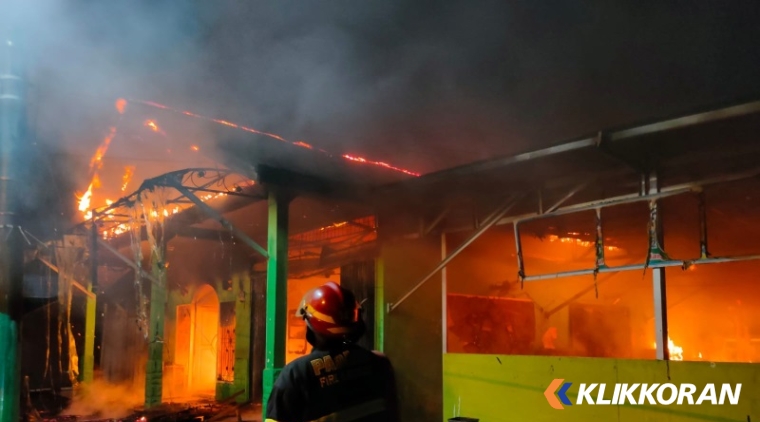 Pemadaman kebakaran di Padang (03/01/2024). (Foto: Istimewa)