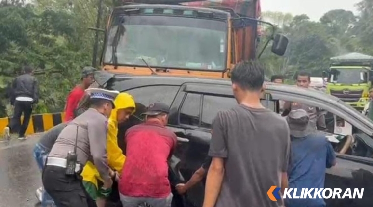 kecelakaan beruntun di Silaiang Padang Panjang. (Foto: Halonusa)