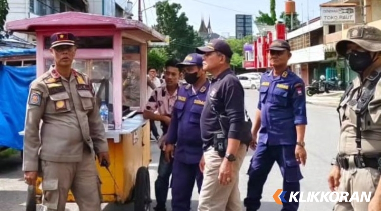 Pembongkaran lapak PKL melanggar aturan, pada Kamis (04/01/2024)