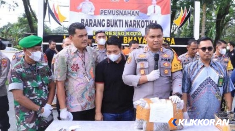 Pemusnahan barang bukti narkoba di Polres Lima Puluh Kota, pada Jumat (19/1/2024). (Foto: Sumbarkita)
