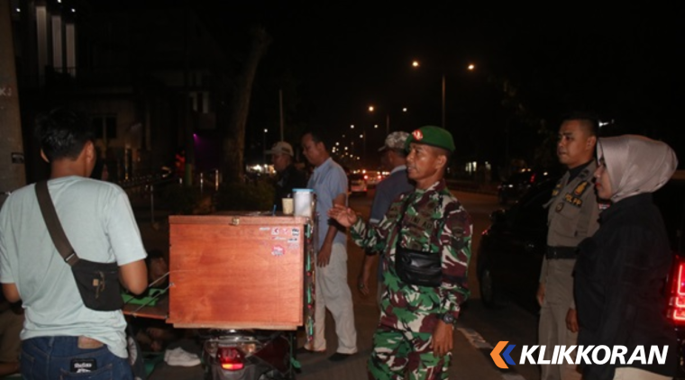 Satpol PP razia di Khatib Sulaiman kota Padang. (Foto: Istimewa)