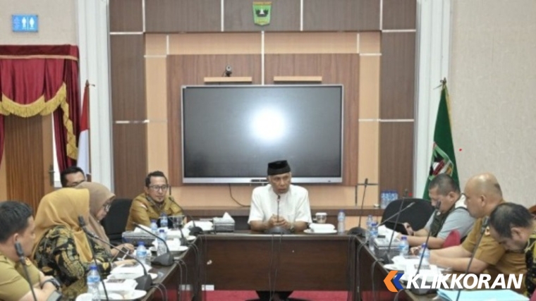 Gubernur Sumbar Mahyeldi Ansharullah bersama Bupati Tanah Datar Eka Putra di Istana Gubernur Sumbar, pada anggal 22 Januari 2024.