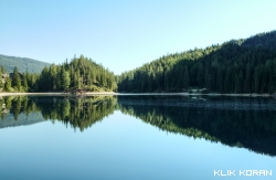 Ilustrasi Keindahan Danau di Papua (foto: pexels)